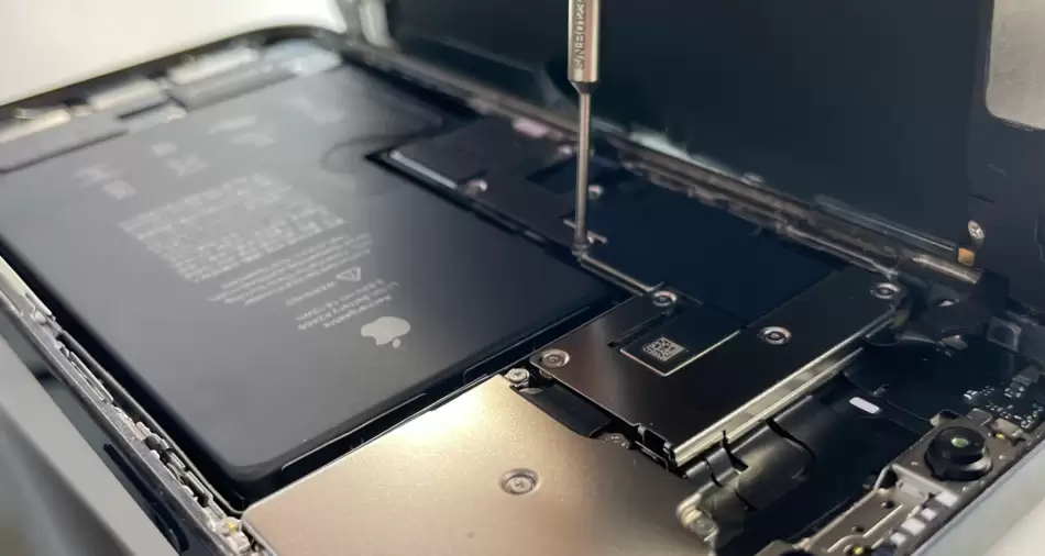 iPhone 12 Pro Max: когда нужен ремонт 2